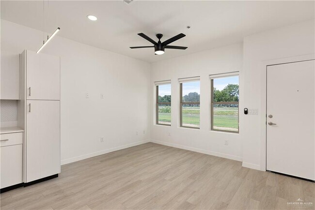 Building Photo - 18 N Ware Rd