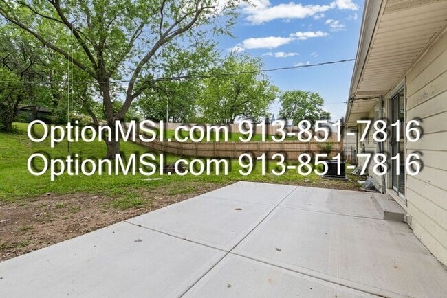 Building Photo - Welcome home to this beautifully updated 3-bedroom home in Kansas City, KS!