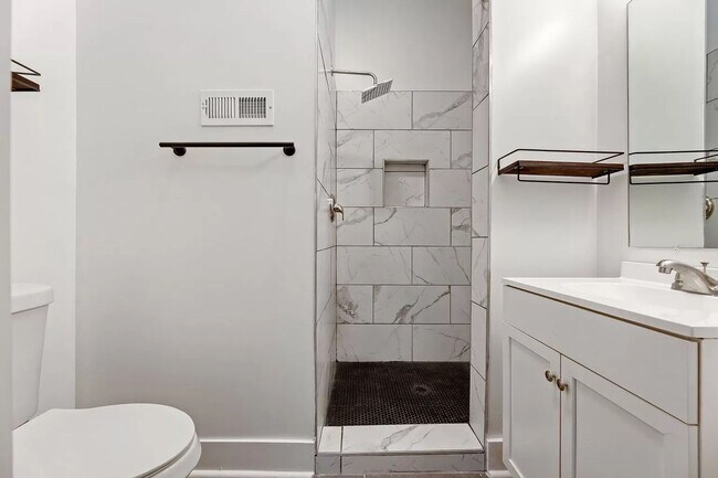 Building Photo - Room in 3 Bedroom Home at State St