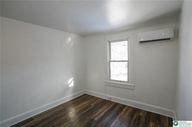 Building Photo - 256 Lehigh Ave