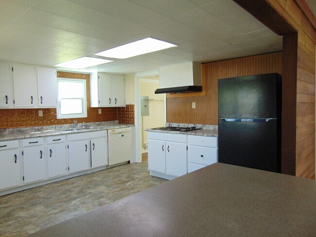 Building Photo - 10904 Tonkel Rd