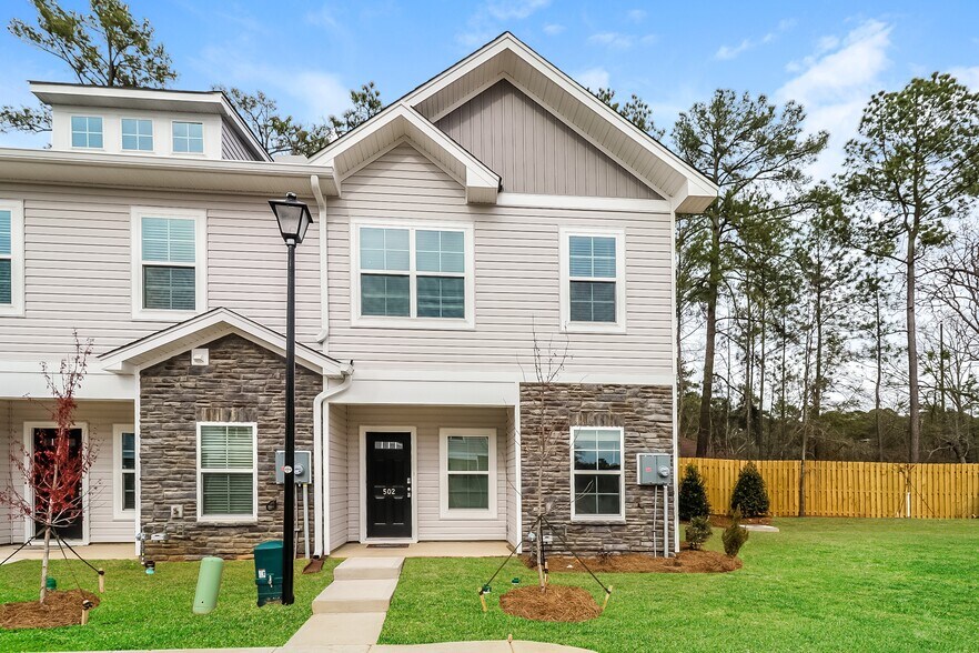 Building Photo - 808 Swan Ln