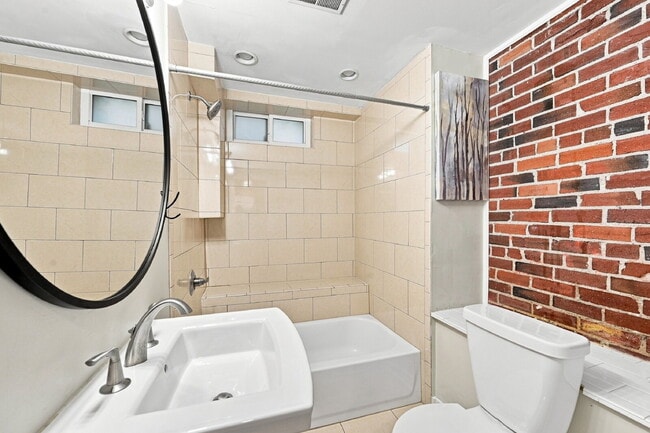 Building Photo - $3,195.95-  3 Bed, 2 Bath Home in Denver with Private Outdoor Area!