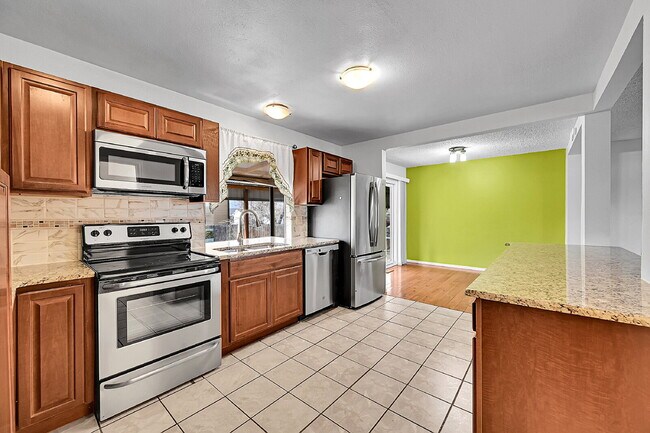 Building Photo - $2,200.95, $300 off the first month's rent, 4 Beds - 2 Bath, Single Family Home in Colorado Sprin...