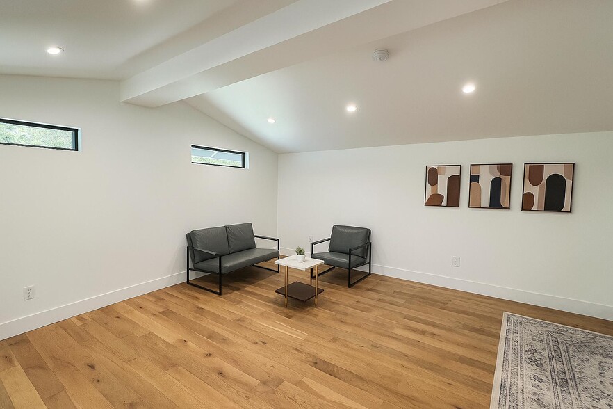 Building Photo - 5644 Oso Ave