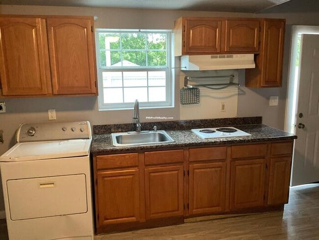 Building Photo - Two Story One Bedroom Apartment