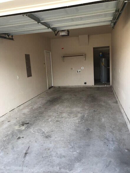 Building Photo - 5750 Golf Hts