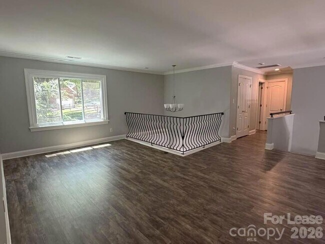 Building Photo - 6629 Tuskan Dr