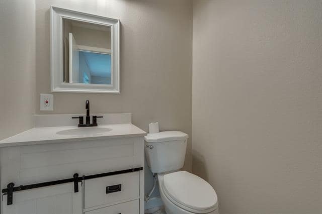 Building Photo - 930 Briarwood Dr