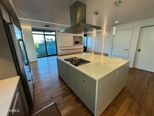 Building Photo - 200 W Portland St