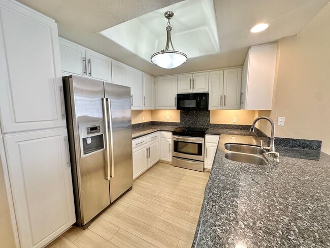 Building Photo - ****FIRST MONTHS RENT FREE IF YOU MOVE IN ...