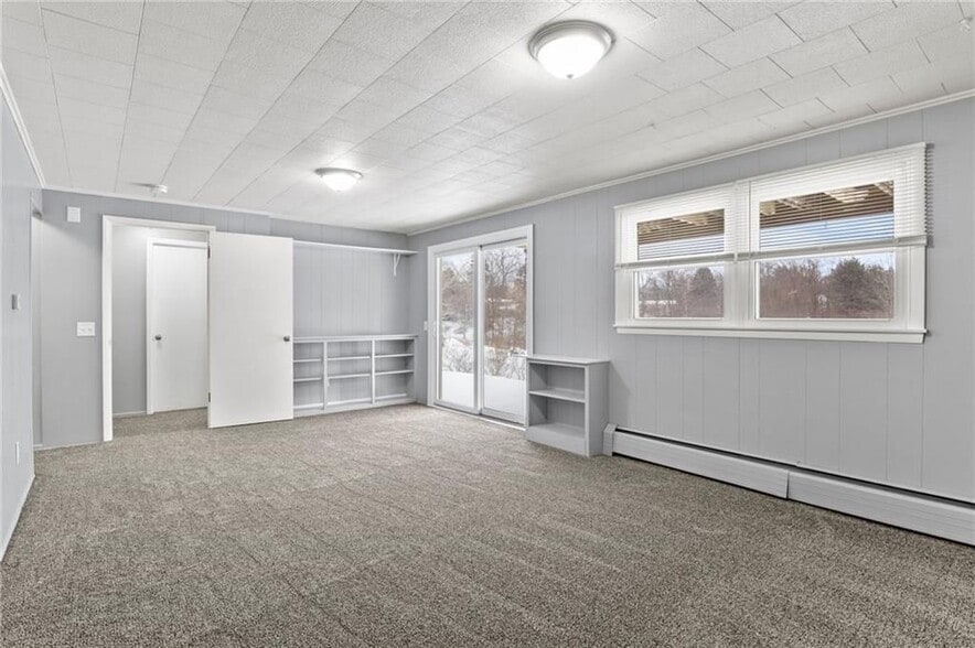Building Photo - 786 Five Mile Line Rd