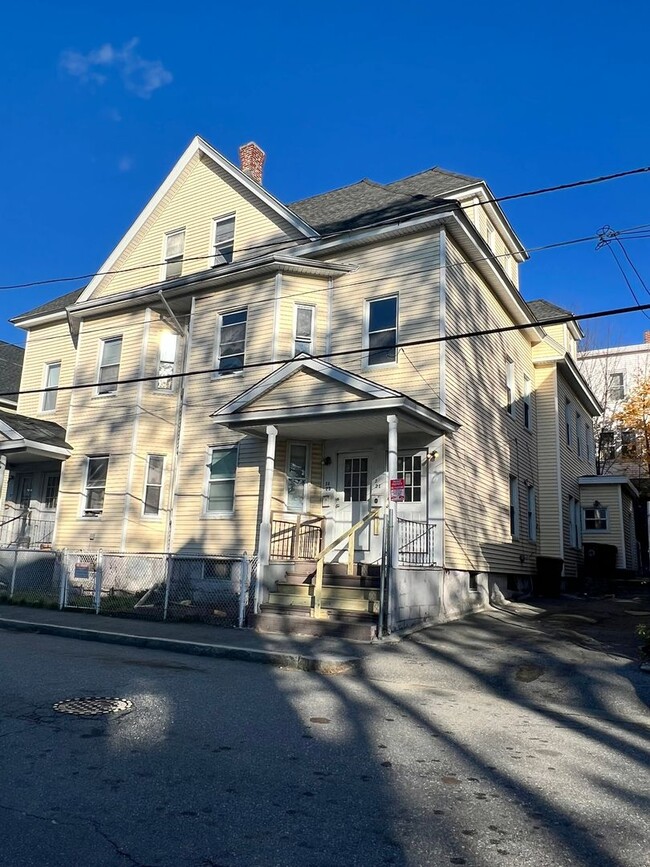 Building Photo - 21-27 Clare St, Lowell