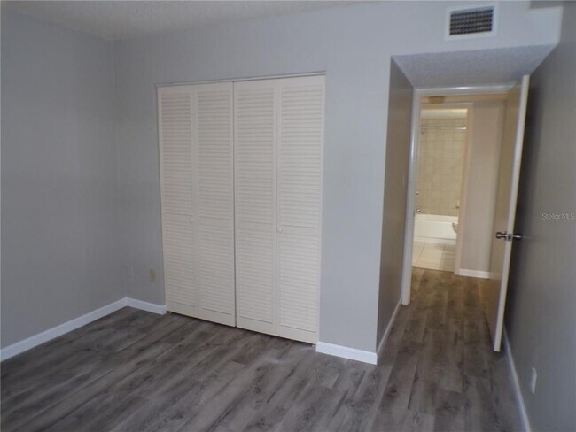 Building Photo - 622 Bird Bay Dr S