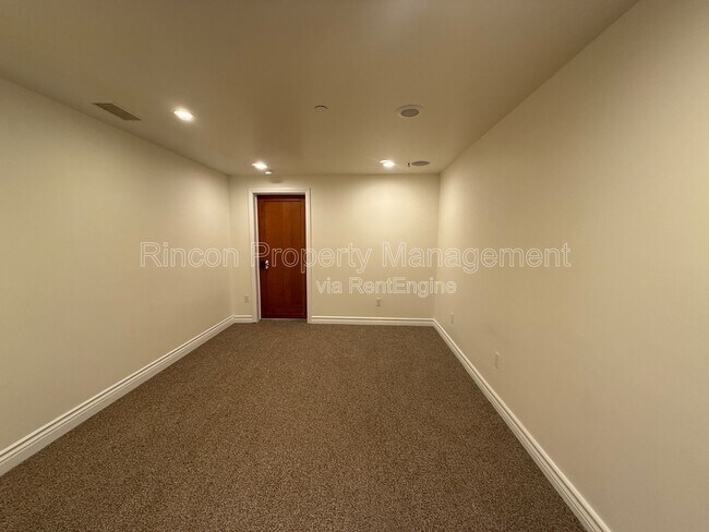 Building Photo - 2166 Palomar Ave