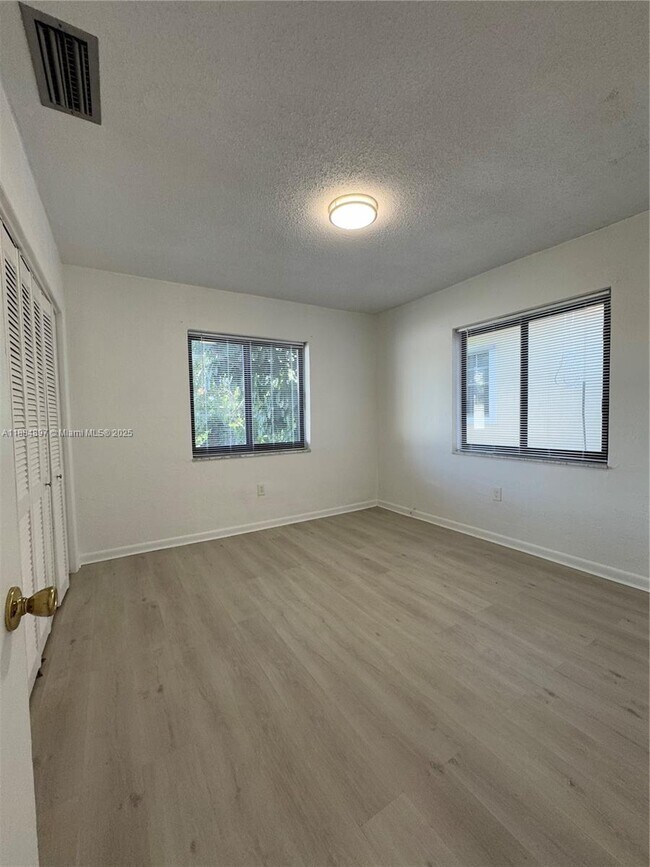 Building Photo - 3633 SW 5th Terrace