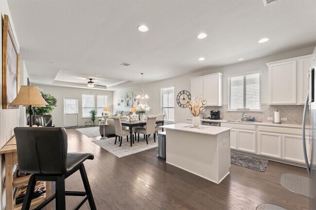 Building Photo - 6909 Bellingham Dr