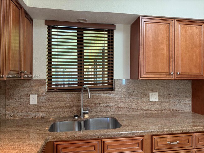 Building Photo - 811 NE 10th St