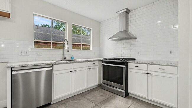 Building Photo - 17135 Yeoman Way