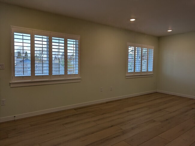 Building Photo - 2414 N Stevens St