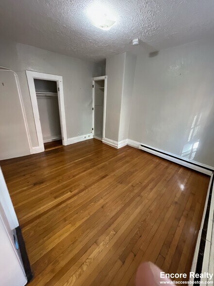 Building Photo - 41 Anderson St