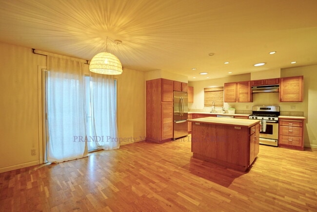 Building Photo - Novato Home with Big Yard, Backs to Pioneer Park!