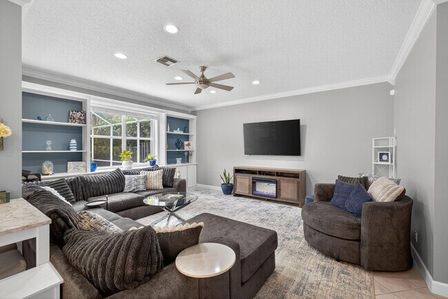 Building Photo - 3738 Old Lighthouse Cir