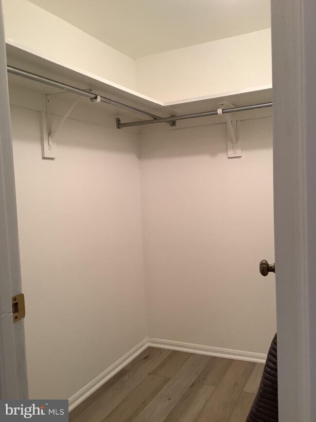 Building Photo - 5901 Mt Eagle Dr