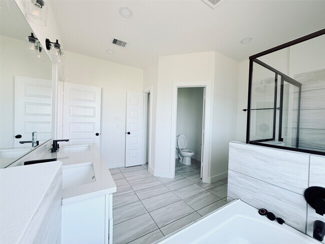 Building Photo - 16575 Oasis Glade Dr