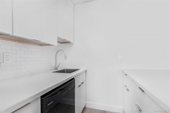 Building Photo - 1155 Warburton Ave