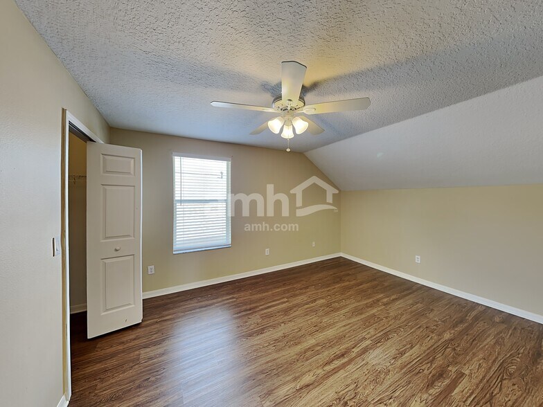Building Photo - 11002 Newbridge Dr