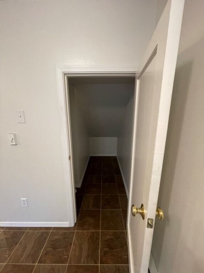 Building Photo - 2Bd/1.5Ba Lynnwood Townhouse
