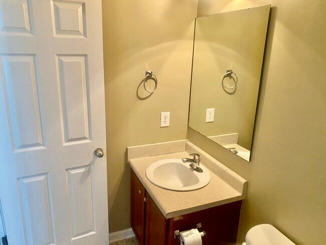 Building Photo - 264 Huntington Dr