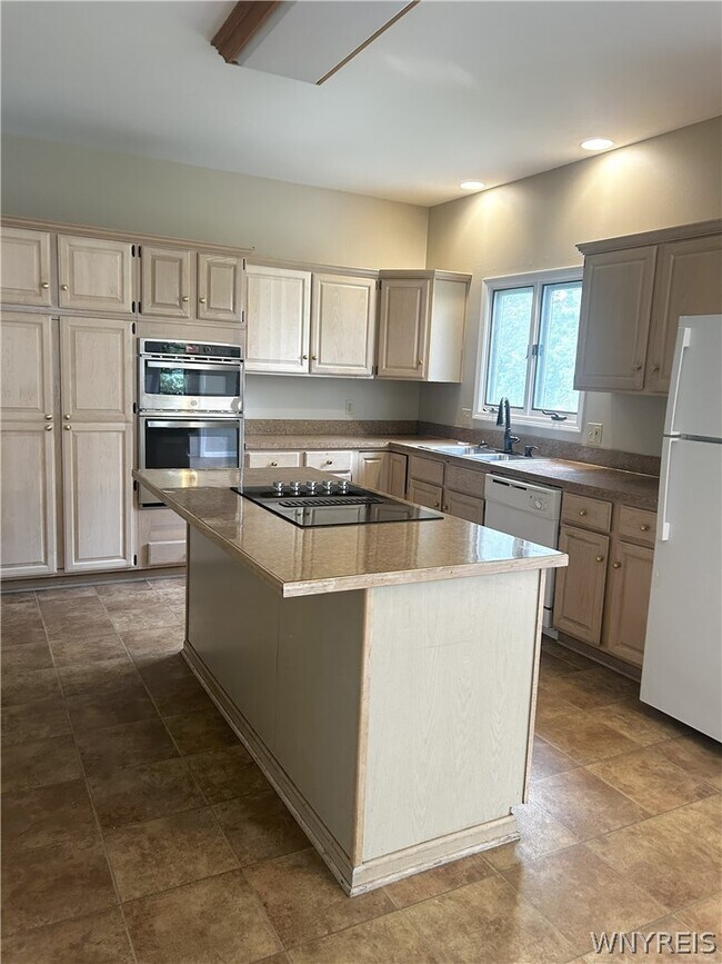 Building Photo - 125 Hobnail Dr