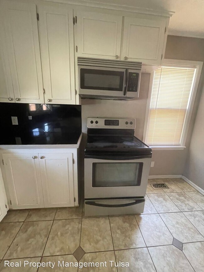 Building Photo - 3 br, 1 bath House - 5004 S Quincy Ave