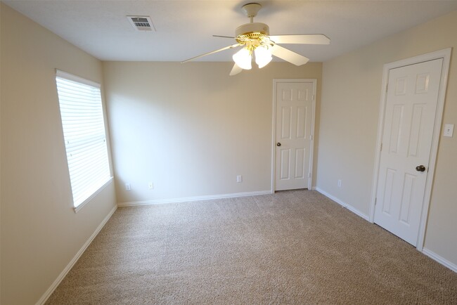 Building Photo - 22719 Sierra Lake Ct