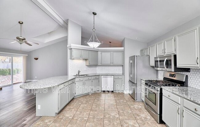 Building Photo - 121 Walnut Hill Dr