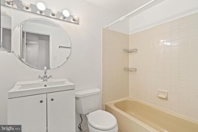 Building Photo - 1316 New Hampshire Ave NW