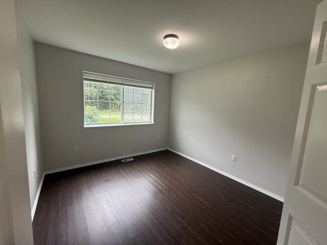 Building Photo - 4470 E Birchwood Dr