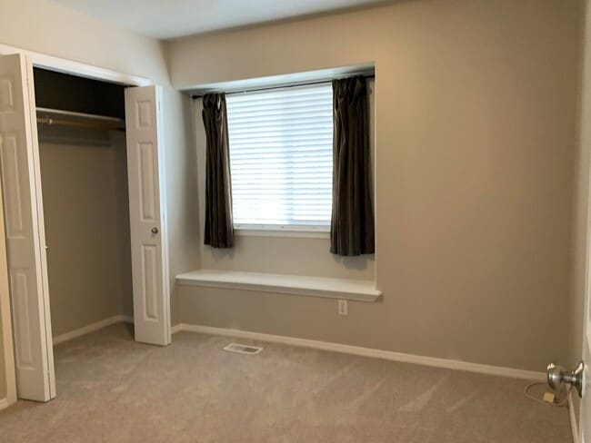 Building Photo - Great 3 bed 2 bath home in a the quiet Rai...