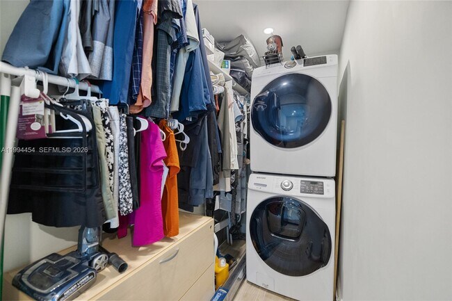 Building Photo - 72 Monaco Ct