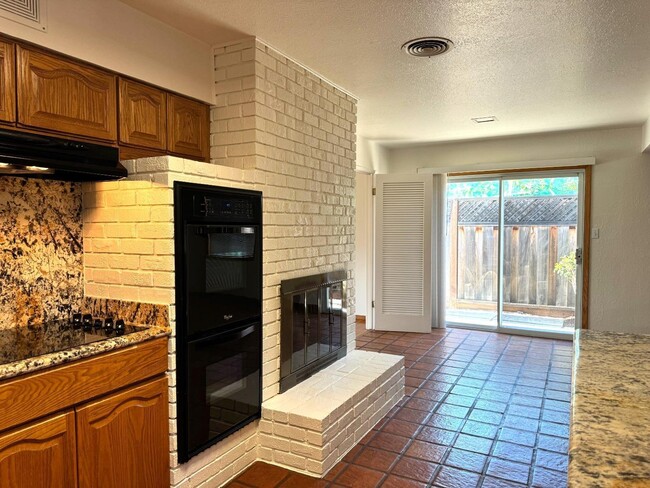 Building Photo - 12283 Woodside Dr