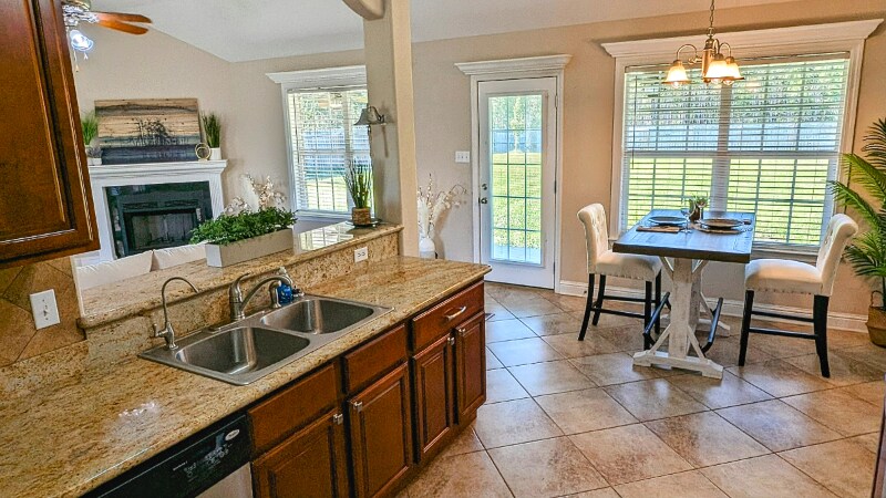 Building Photo - 3115 Village Cir