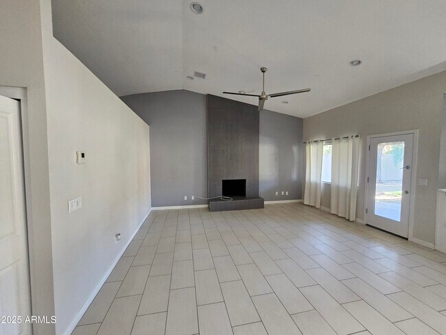 Building Photo - 6002 E Marconi Ave