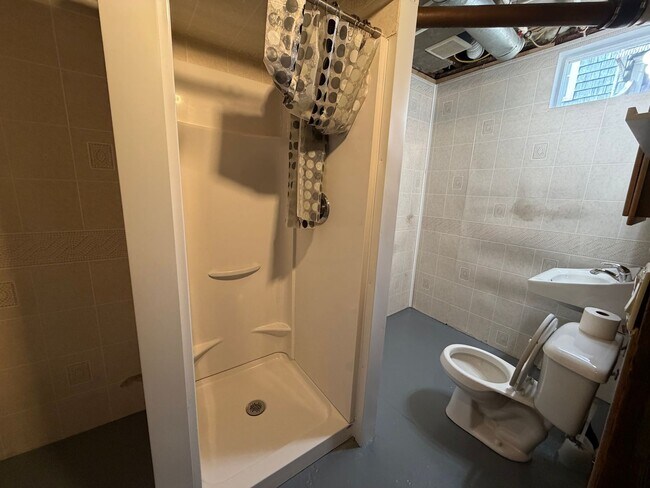 Building Photo - PRICE REDUCED! 3 Bedroom, 2 Bathroom House Located in Stanton near downtown and High School!