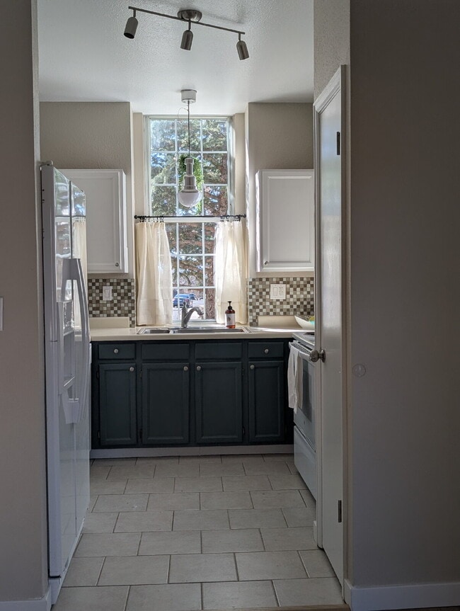 Building Photo - Charming 3-Bed, 2-Bath Home for Rent in Aurora – Backs to Open Space!