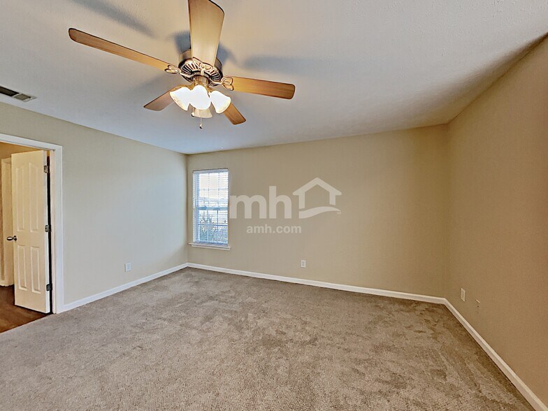 Building Photo - 111 Dreville Dr