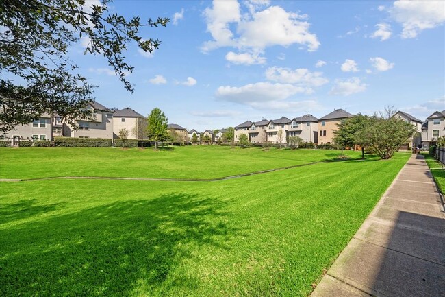 Building Photo - 10208 Spring Shadows Park Cir