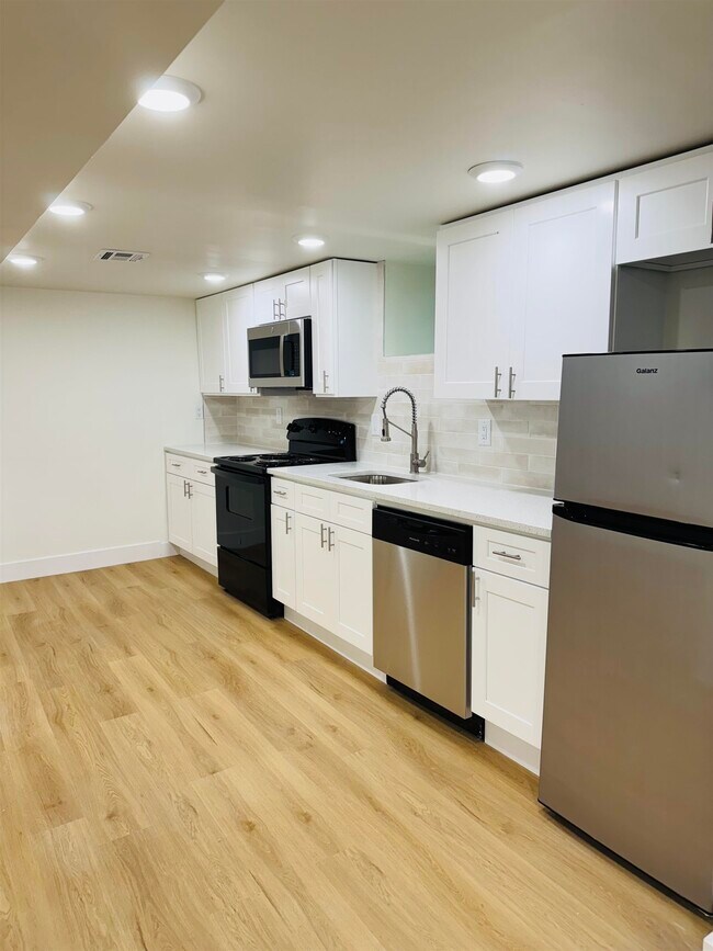 Building Photo - 750 COMMUNIPAW Ave