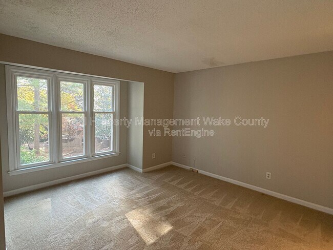 Building Photo - 700 Bishops Park Dr